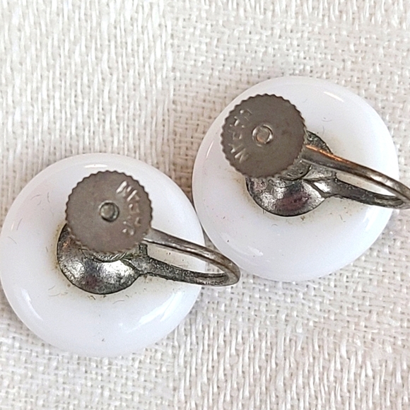 Vintage Glass Polka-Dot Screw-on Earrings Made in Japan - Picture 4 of 5
